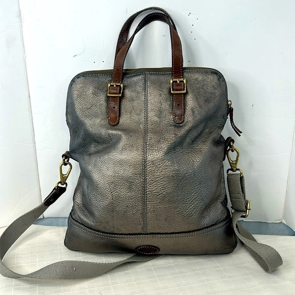 Fossil The Explorer Leather Fold-Over Crossbody Bag in metallic silver - Picture 1 of 12